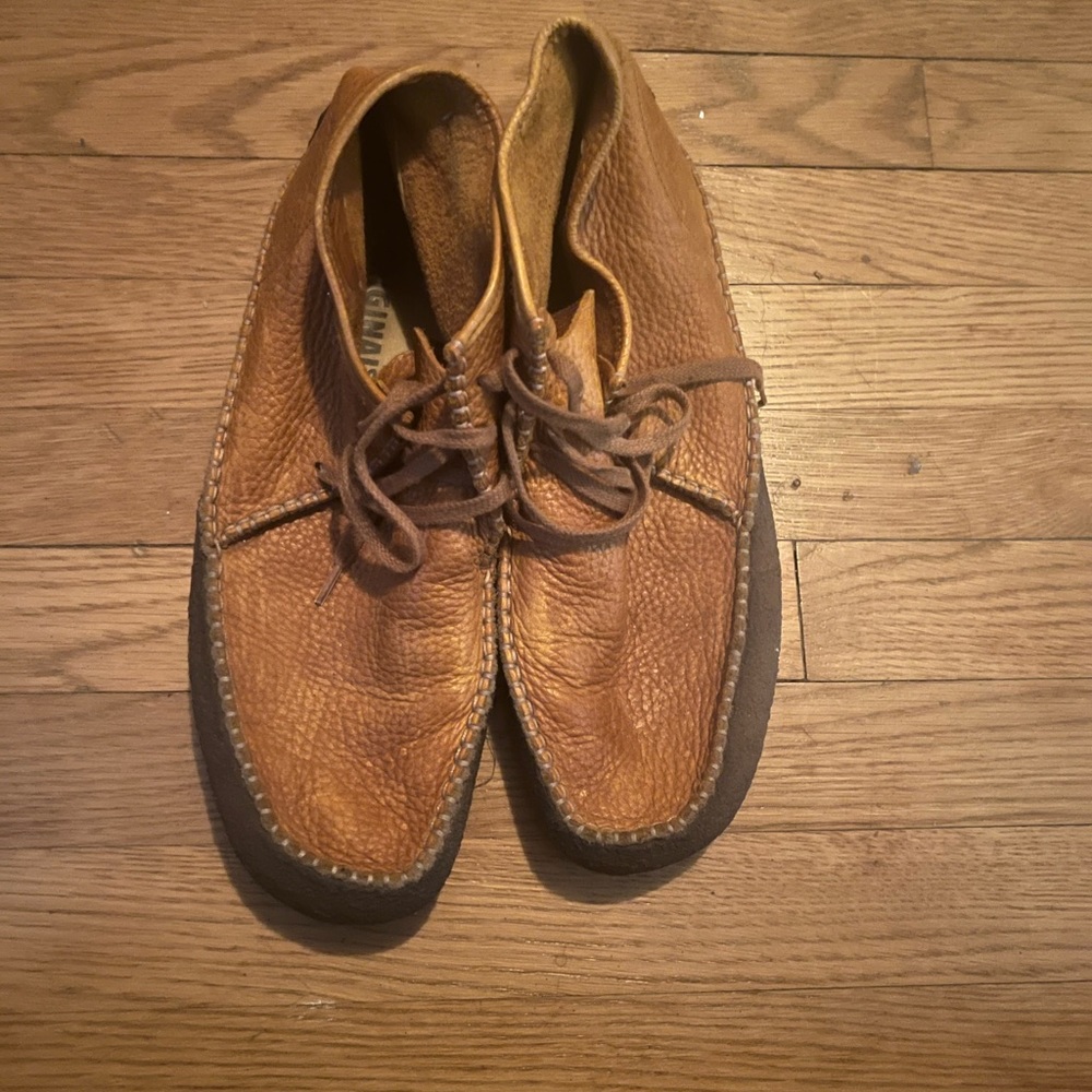 Tan Clarks Orginal Men’s Iconic Wallabees  size 11!